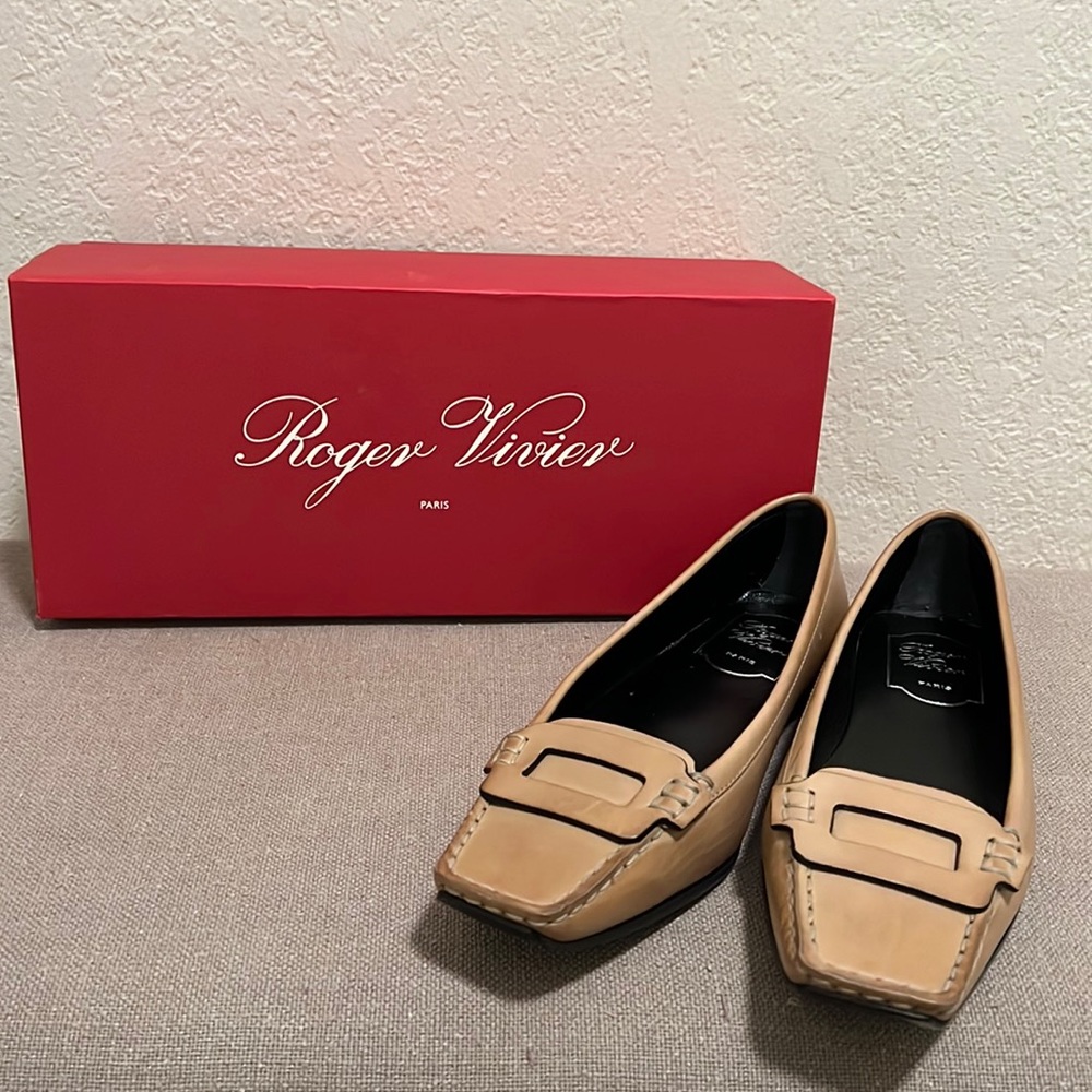 Brand new Roger Vivier stitches loafer style flat